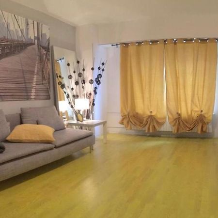 Green Apartment With Terrace 12 Bukarest Exterior foto