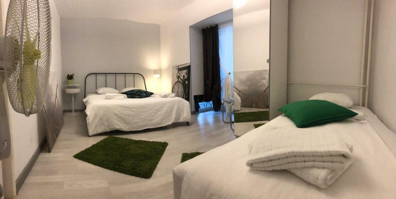 Green Apartment With Terrace 12 Bukarest Exterior foto