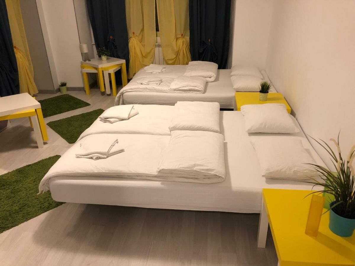 Green Apartment With Terrace 12 Bukarest Exterior foto