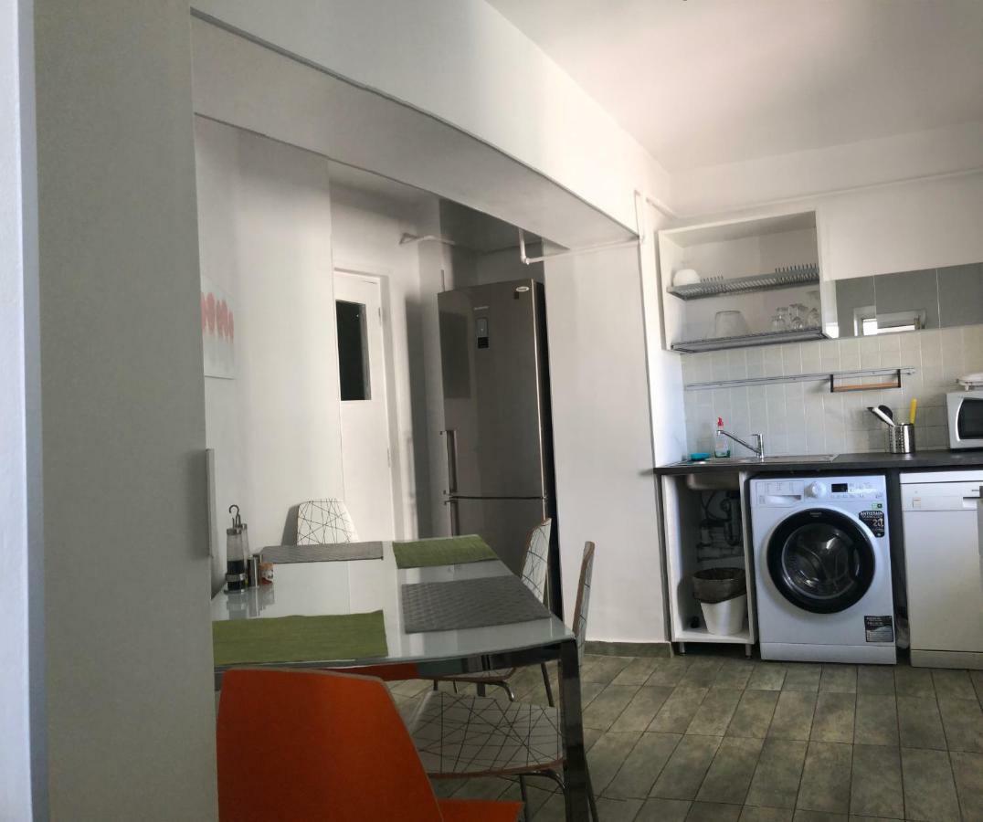 Green Apartment With Terrace 12 Bukarest Exterior foto