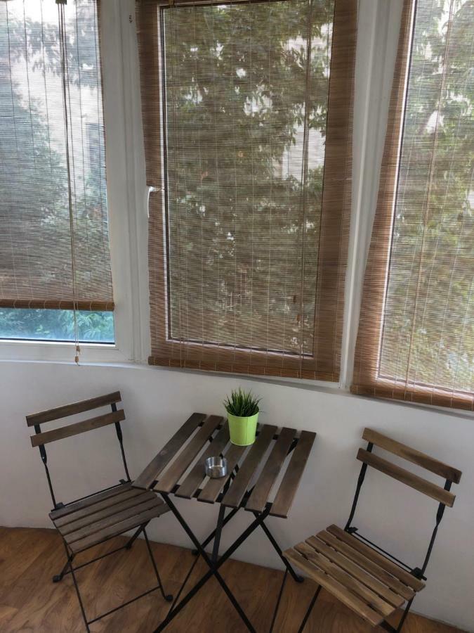 Green Apartment With Terrace 12 Bukarest Exterior foto