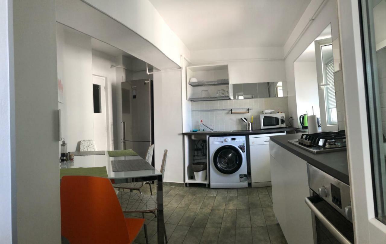 Green Apartment With Terrace 12 Bukarest Exterior foto