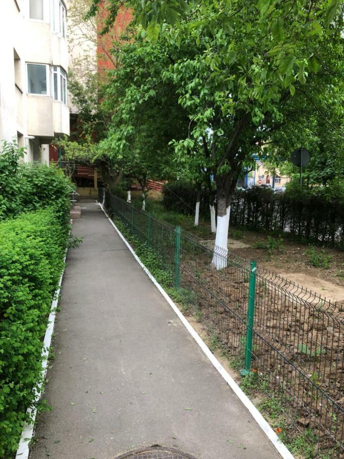 Green Apartment With Terrace 12 Bukarest Exterior foto